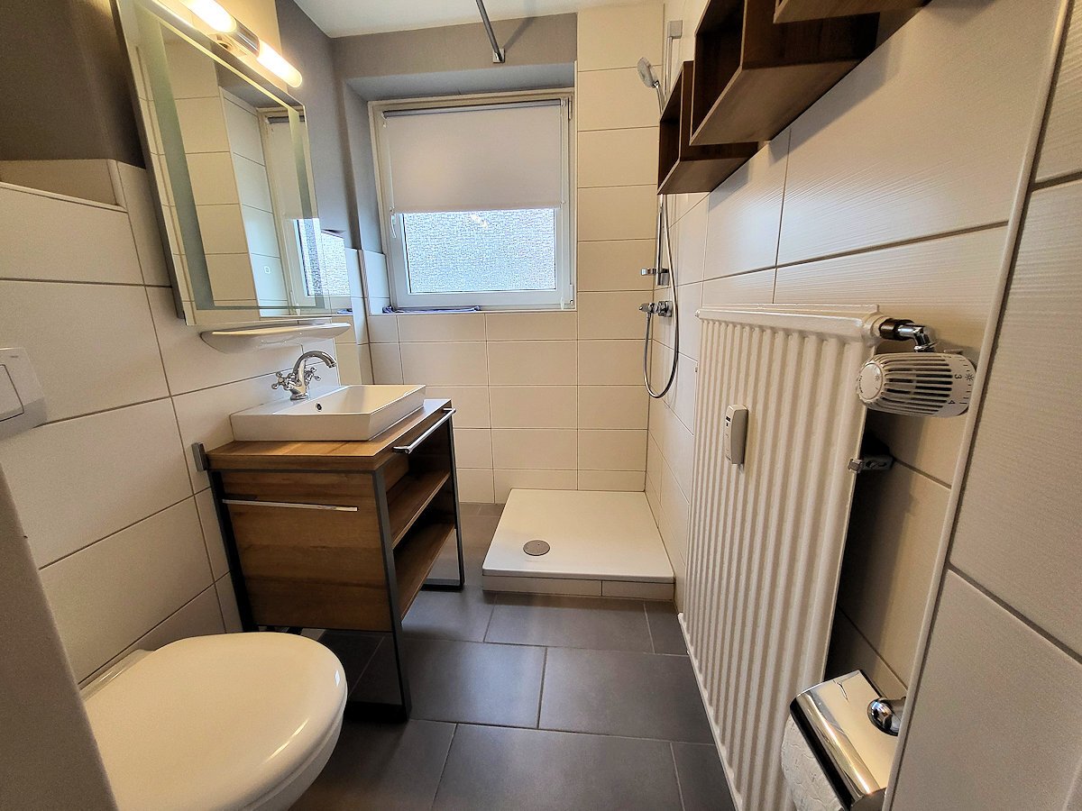 Modernes Badezimmer