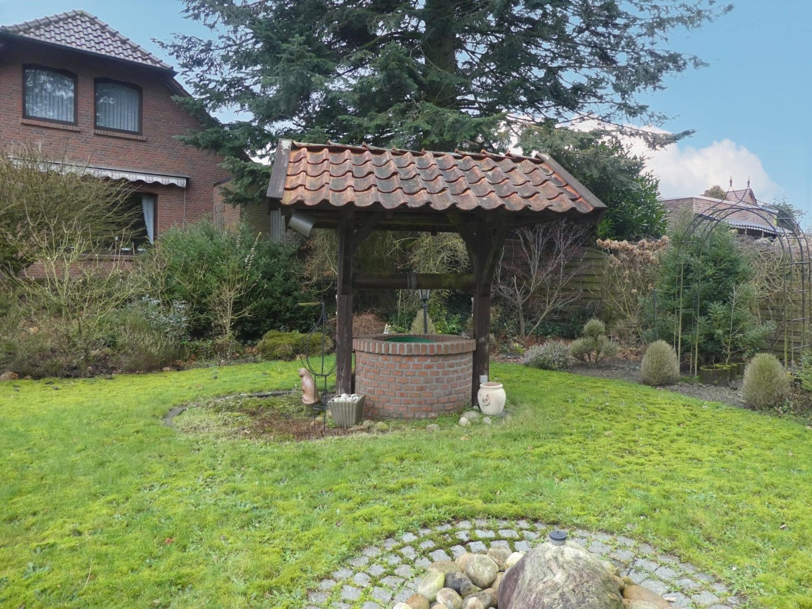 Garten mit Brunnen