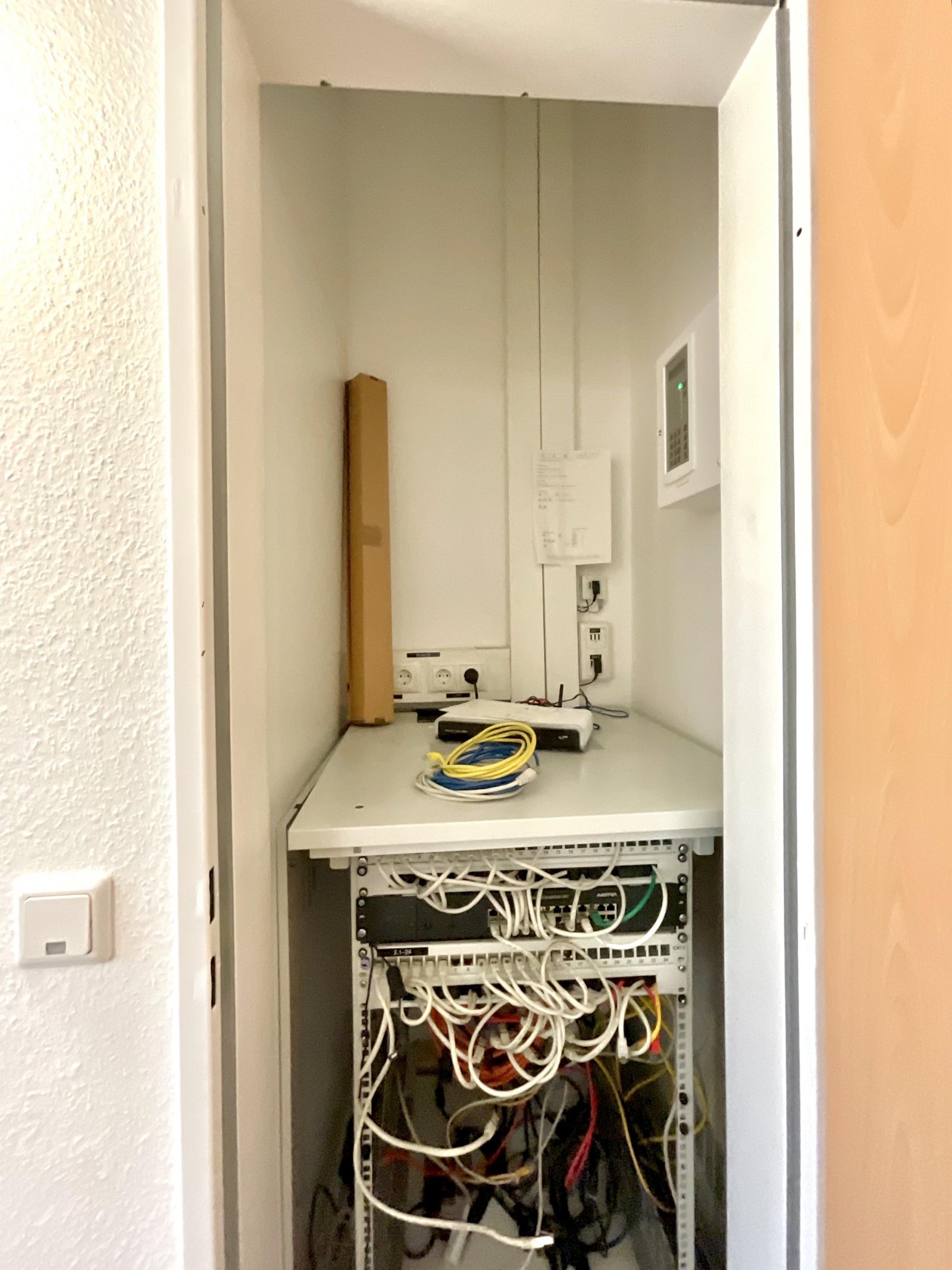 Büro/Praxis: Serverschrank