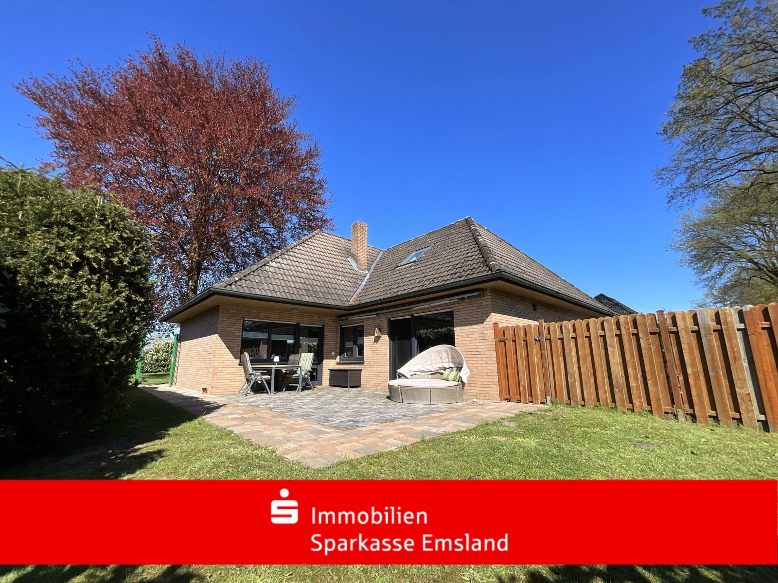 Traumhaftes Wohnen am Feldrand – Walmdach Bungalow mit moderner Ausstattung Traumhaftes Wohnen am Feldrand – Walmdach Bungalow mit moderner Ausstattung
