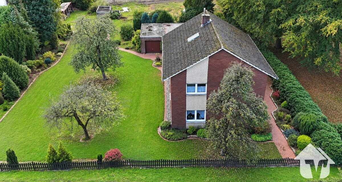Geräumiges Haus auf großem Grundstück mit vielen Möglichkeiten... Geräumiges Haus auf großem Grundstück mit vielen Möglichkeiten...